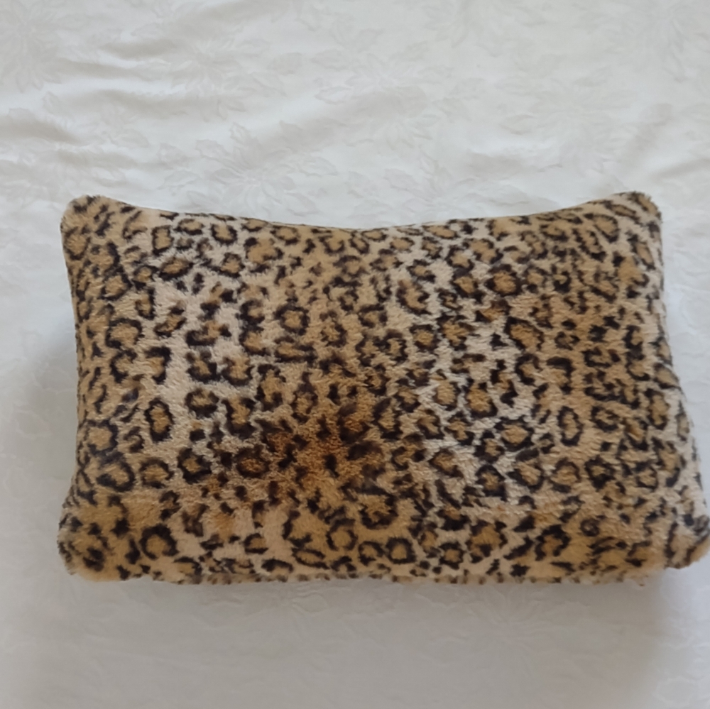 Magaschoni leopard faux fur duck feathers fill pillow oblong Lumbar